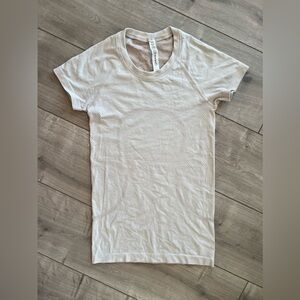 Lululemon Swiftly tee size 4